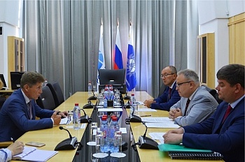 Глава ФСК ЕЭС Андрей Муров провел встречу с губернатором Сахалинской области Олегом Кожемяко